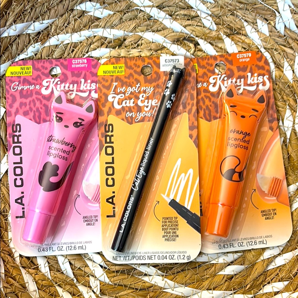 I’VE GOT CAT EYE & GIVE ME A KITTY KISS 
L.A. Colors Lip Gloss & Eyeliner Set